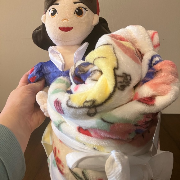 Disney Snow White Plush Doll and Blanket Set, NWT - Picture 3 of 7